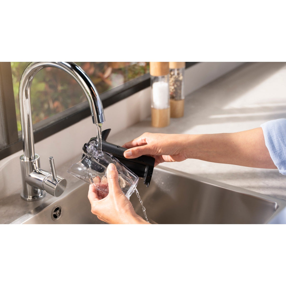 Philips Series 3300 EP3347/90 LatteGo Kaffeevollautomat – Schwarz-Chrom – Reinigung des LatteGo Milchsystems