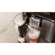Philips Series 3300 EP3347/90 LatteGo Kaffeevollautomat – Schwarz-Chrom – Zubereitung einer Milchspezialität